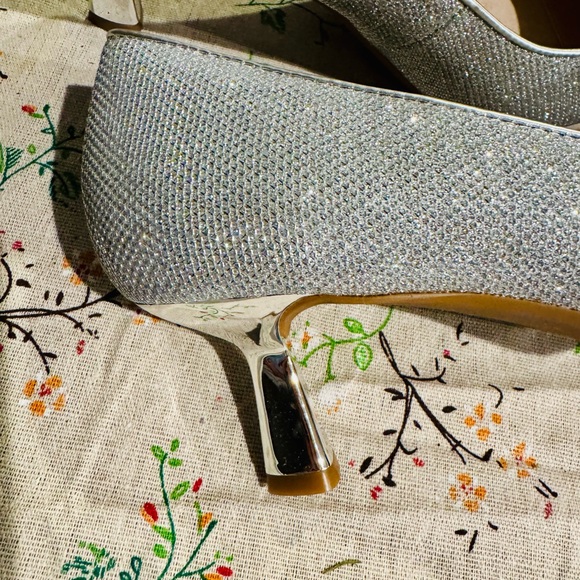 🍁NWT Alex Marie Glittering Silver Heels Size 9.5 - Picture 7 of 8